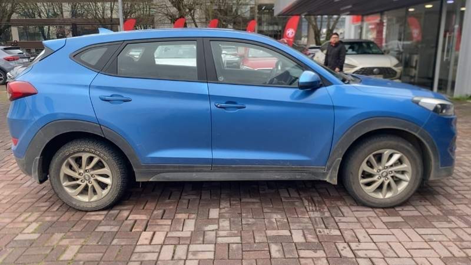 Hyundai Tucson 2.0 Gl Active 4x2 Mt 5p 2017 - Imagen 3 de 5