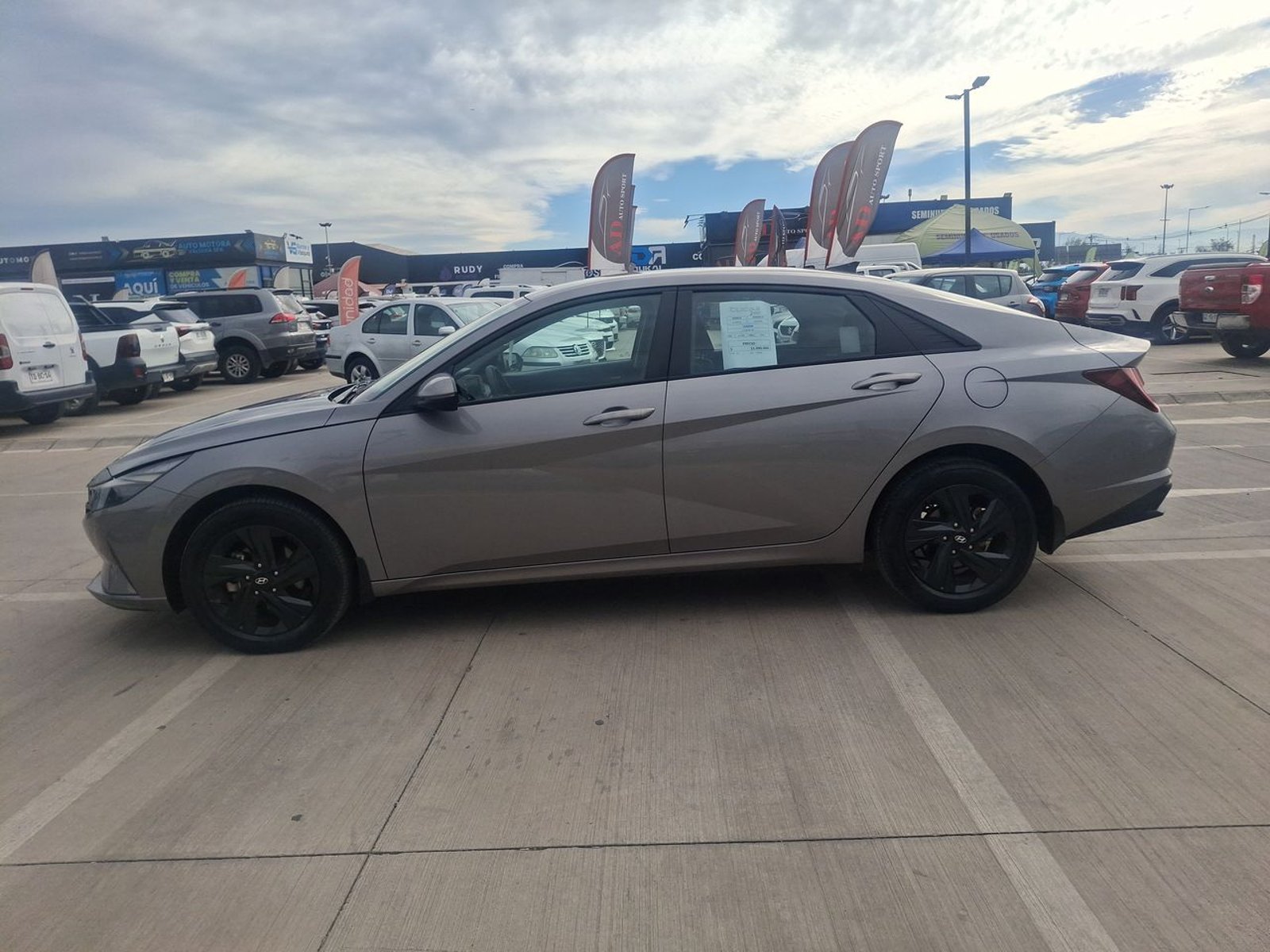 Hyundai Elantra 1.6 Cn7 Plus 4x2 Mt 4p 2024 - Foto 4 de 8