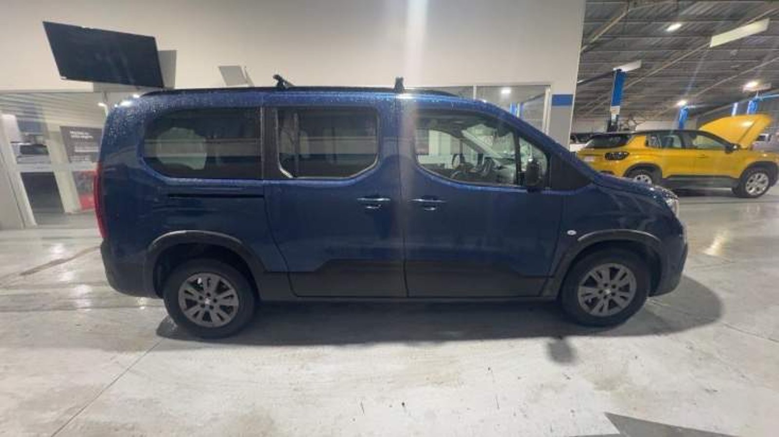 Peugeot Rifter 1.2 Allure Puretech 130hp 4x2 Eat8 5p 2024 - Imagen 3 de 5