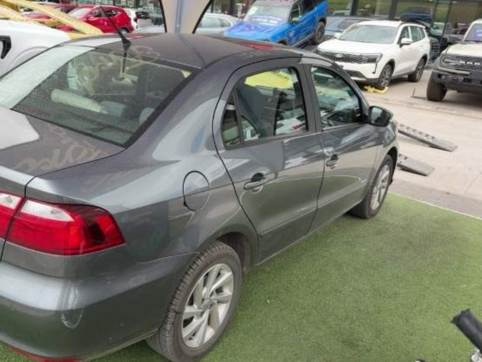 Volkswagen Voyage 1.6 Highline 4x2 Mt 4p 2021 - Foto 4 de 5