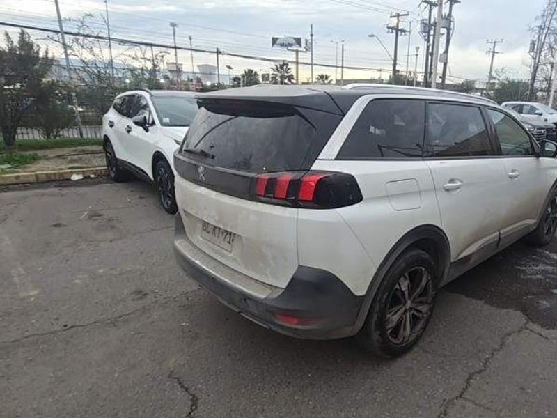 Peugeot 5008 1.5 Allure Pack Bluehdi 130 4x2 Eat8 5p 2023 - Imagen 4 de 5