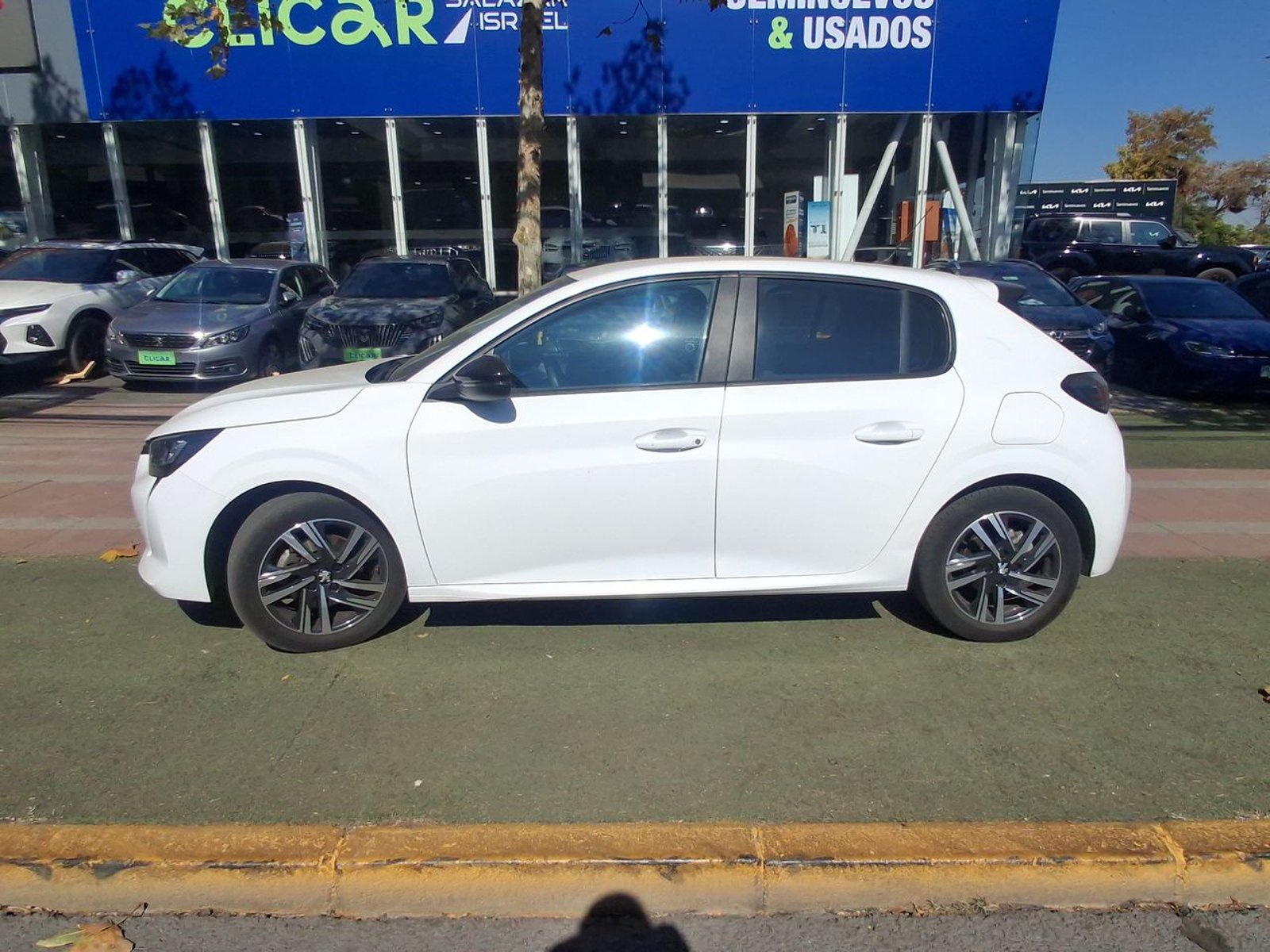 Peugeot 208 1.5 Blue Hdi Diesel Active Pack 100 4x2 Mt 5p 2024 - Foto 4 de 8