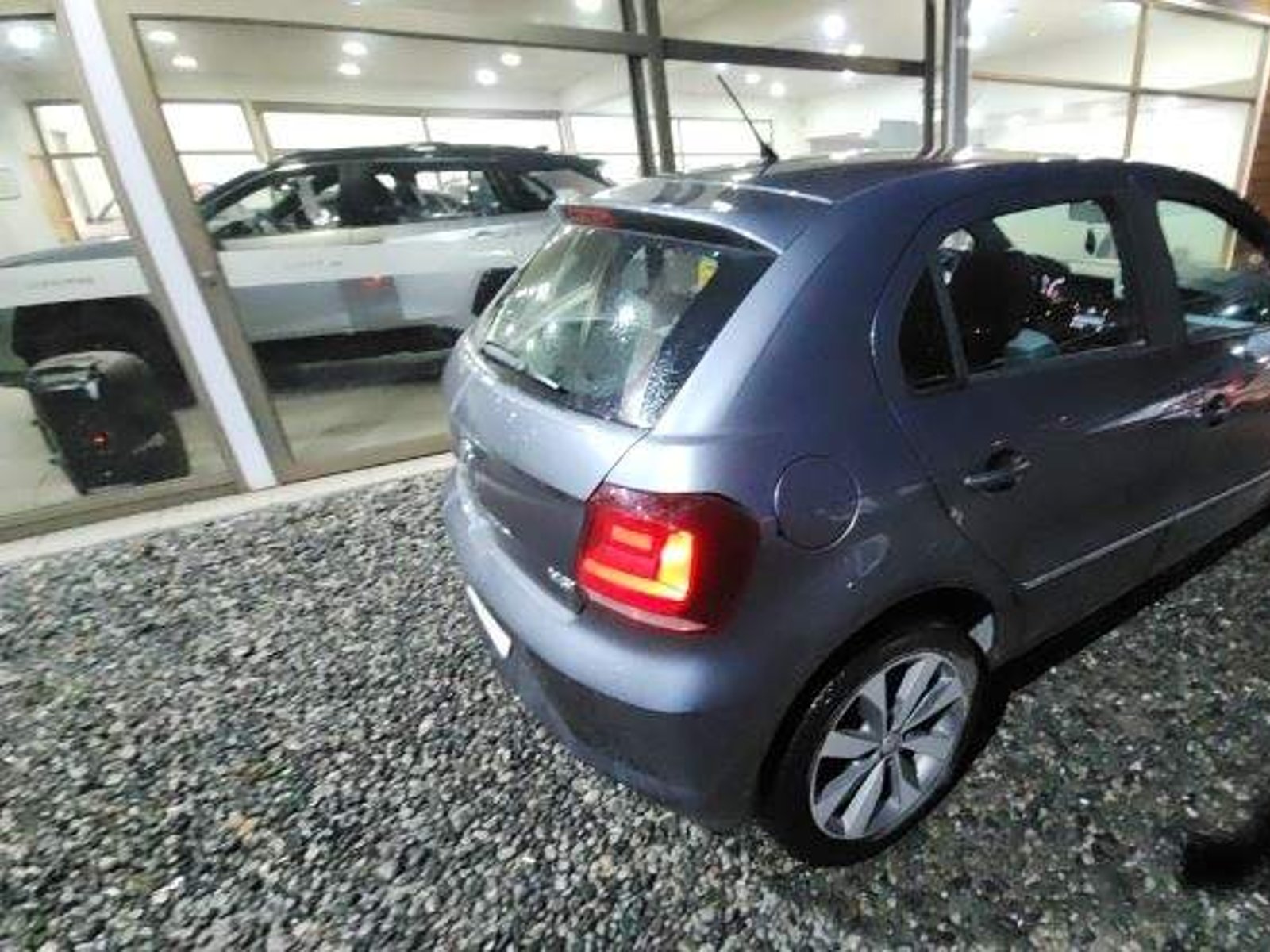 Volkswagen Gol 1.6 Comfortline 4x2 Hb Mt 5p 2018 - Foto 3 de 4