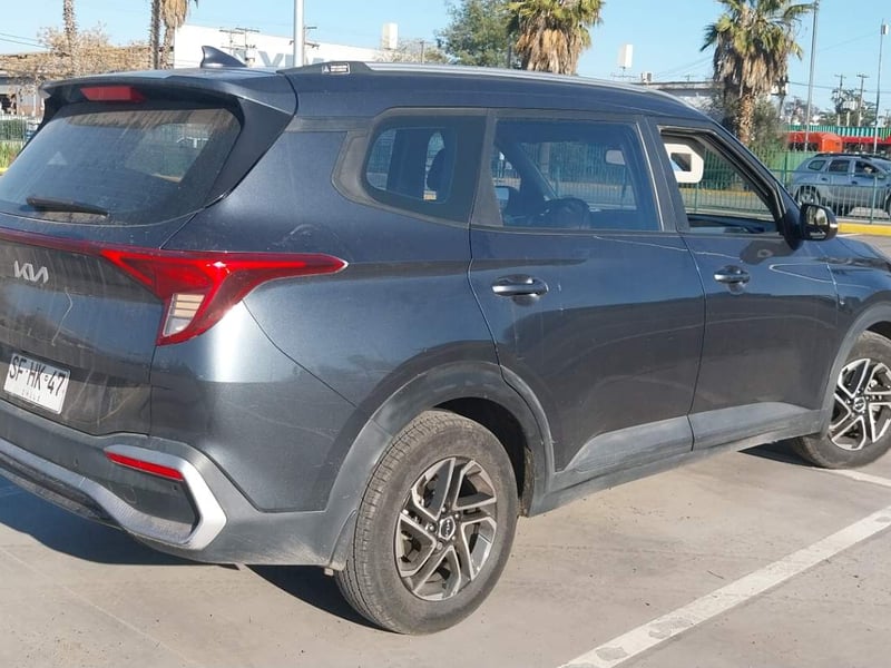 Kia Carens 1.4l Ex Turbo-gdi Full 4x2 7dct At 5p 2022 - Imagen 4 de 5