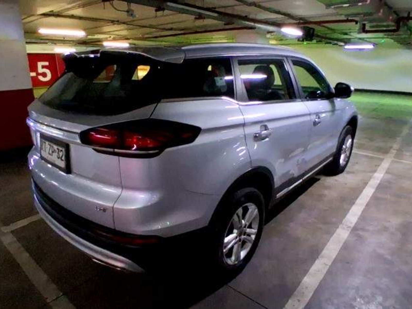 Geely Azkarra 1.5t Comfort 4x2 6at 5p 2022 - Foto 4 de 5