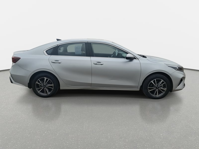 Kia Cerato 1.6 Ex Full 4x2 6at 4p 2023 - Imagen 8 de 8