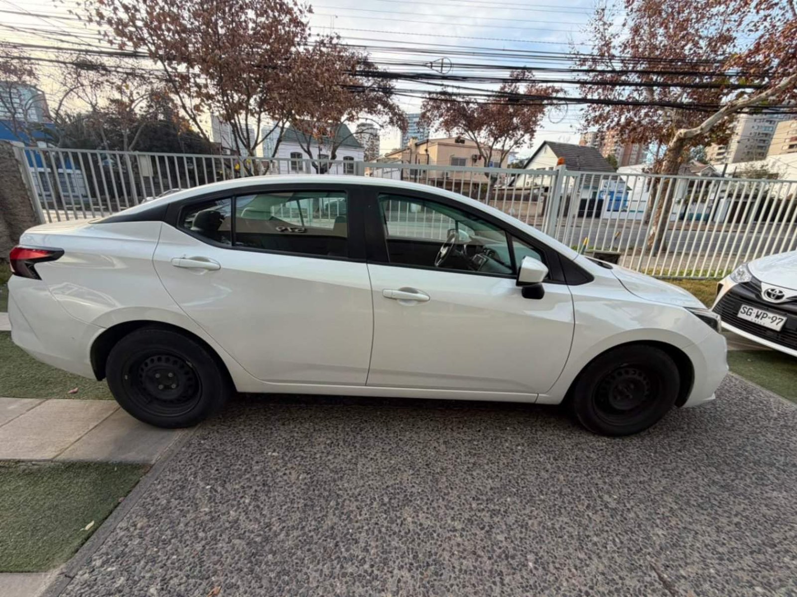 Nissan Versa 1.6 Sense 4x2 Mt 4p 2020 - Foto 3 de 8