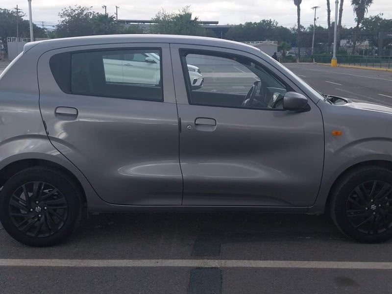 Suzuki Celerio 1.0 Glx Sport 4x2 Hb Ac At 5p 2024 - Imagen 3 de 5