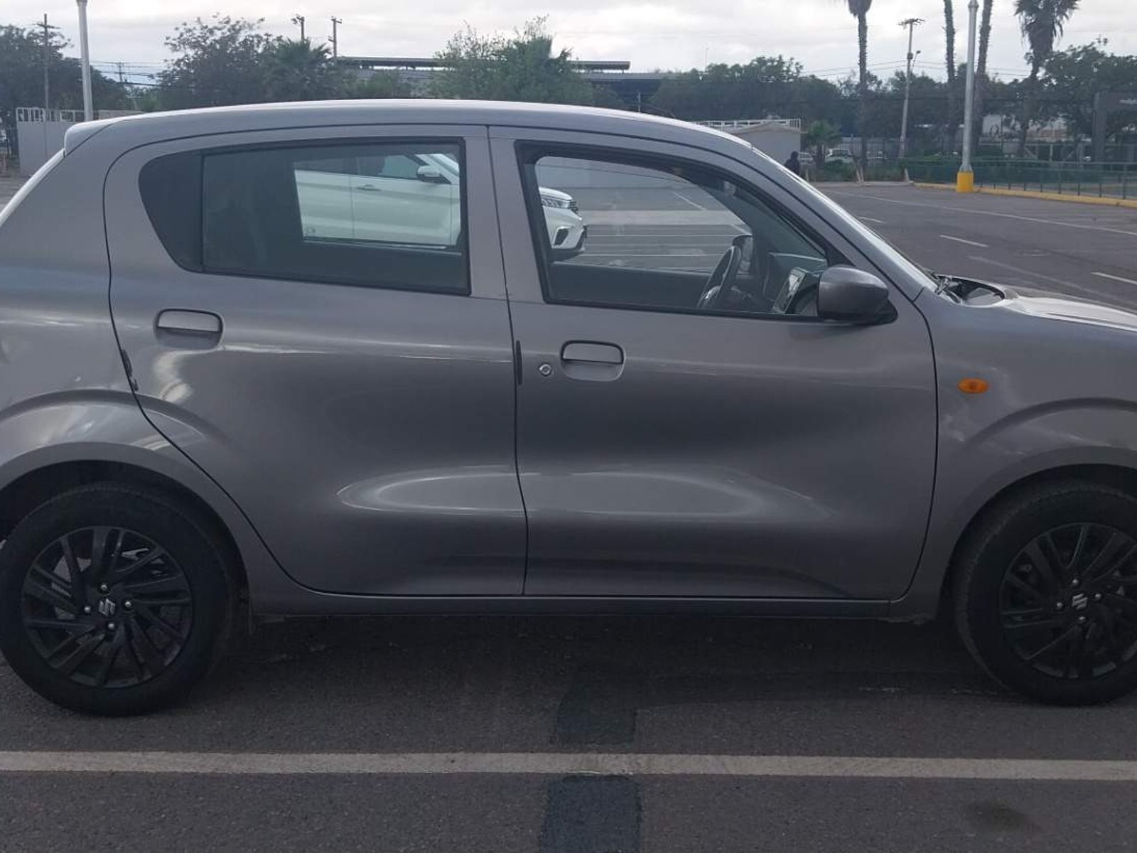 Suzuki Celerio 1.0 Glx Sport 4x2 Hb Ac At 5p 2024 - Foto 3 de 5