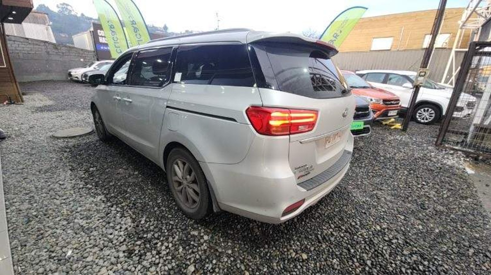 Kia Grand Carnival 2.2 Ex Diesel 4x2 8at 5p 2020 - Imagen 7 de 8