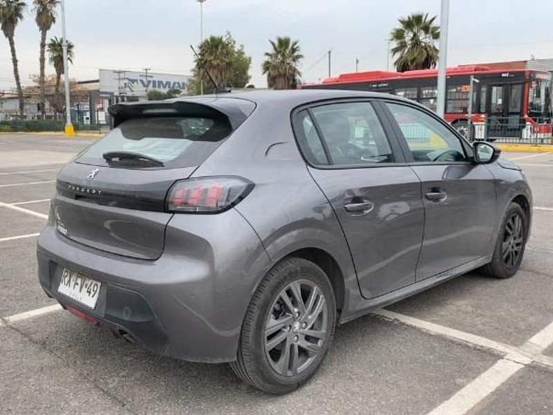 Peugeot 208 1.2 Puretech Active Pack 4x2 100 Eat8 5p 2022 - Imagen 4 de 5