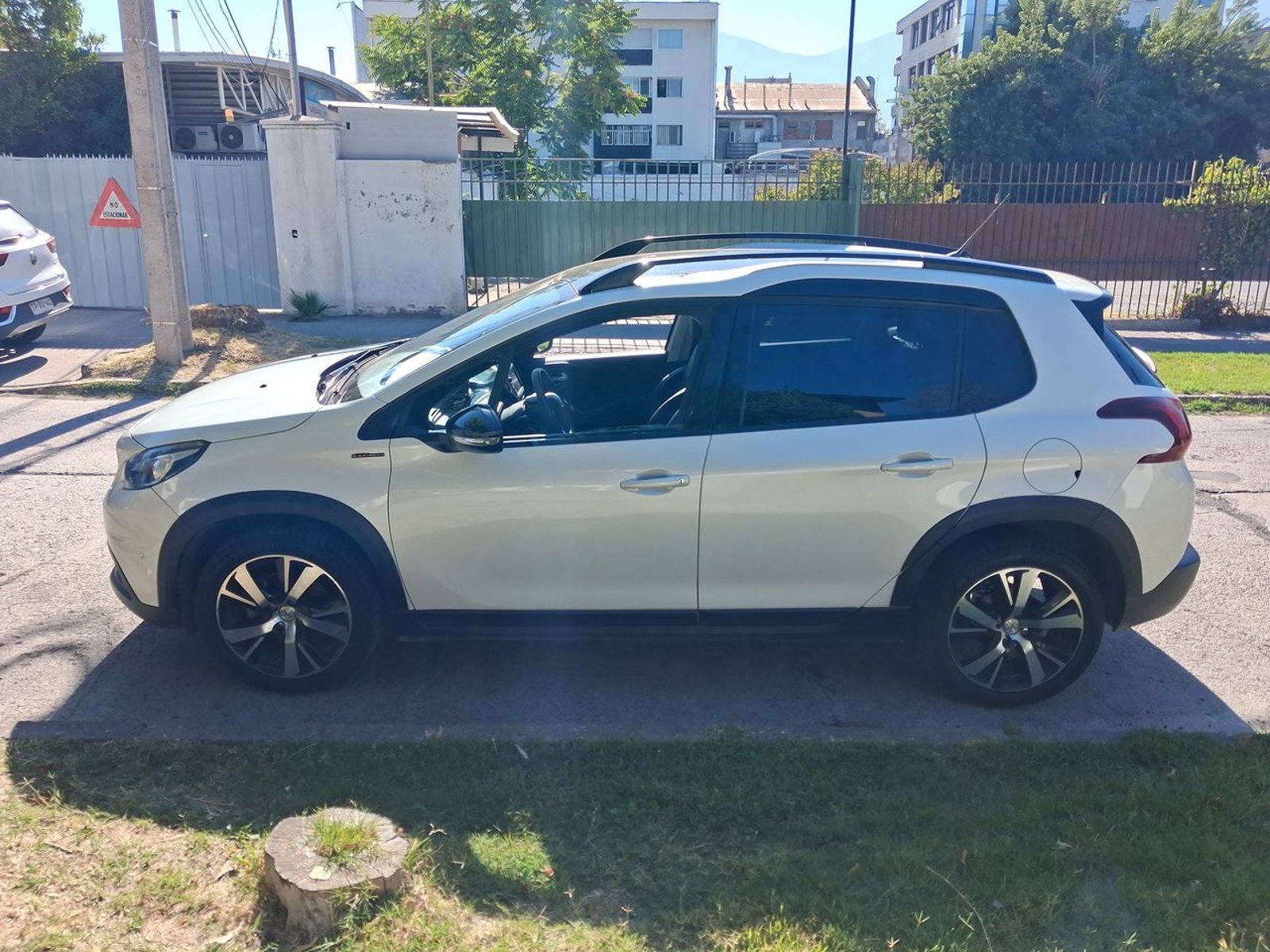Peugeot 2008 1.2 Gt-line Puretech 4x2 110 At 5p 2020 - Foto 4 de 8