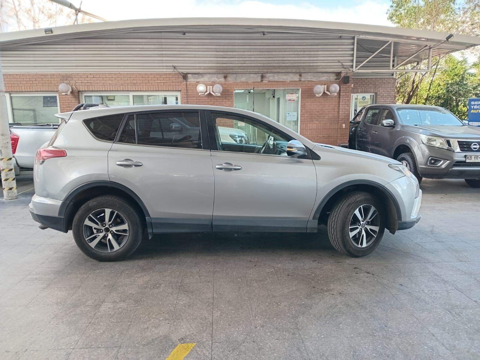 Toyota Rav 4 2.0 Super Lujo 4x2 Cvt At 5p 2017 - Foto 3 de 5