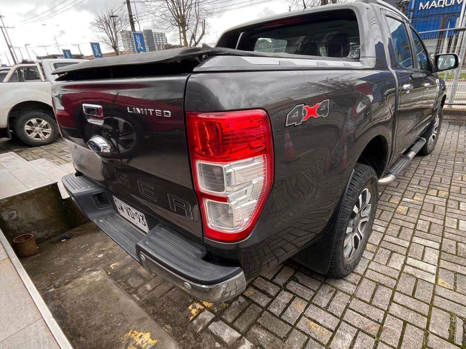 Ford Ranger 3.2 Ltd 4x4 Diesel Dob. Cab. At 4p 2023 - Foto 4 de 5