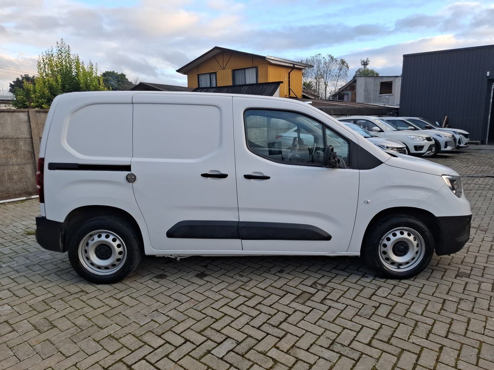 Opel Combo 1.6 Combo Td Diesel 4x2 Mt 5p 2023 - Imagen 8 de 8