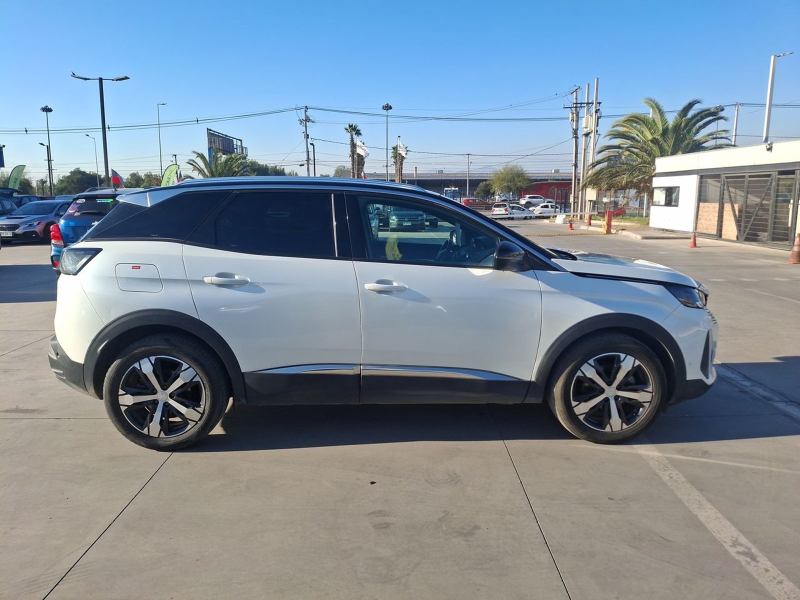 Peugeot 3008 1.5 Allure Pack Bluehdi 130 4x2 Eat8 5p 2024 - Imagen 8 de 8