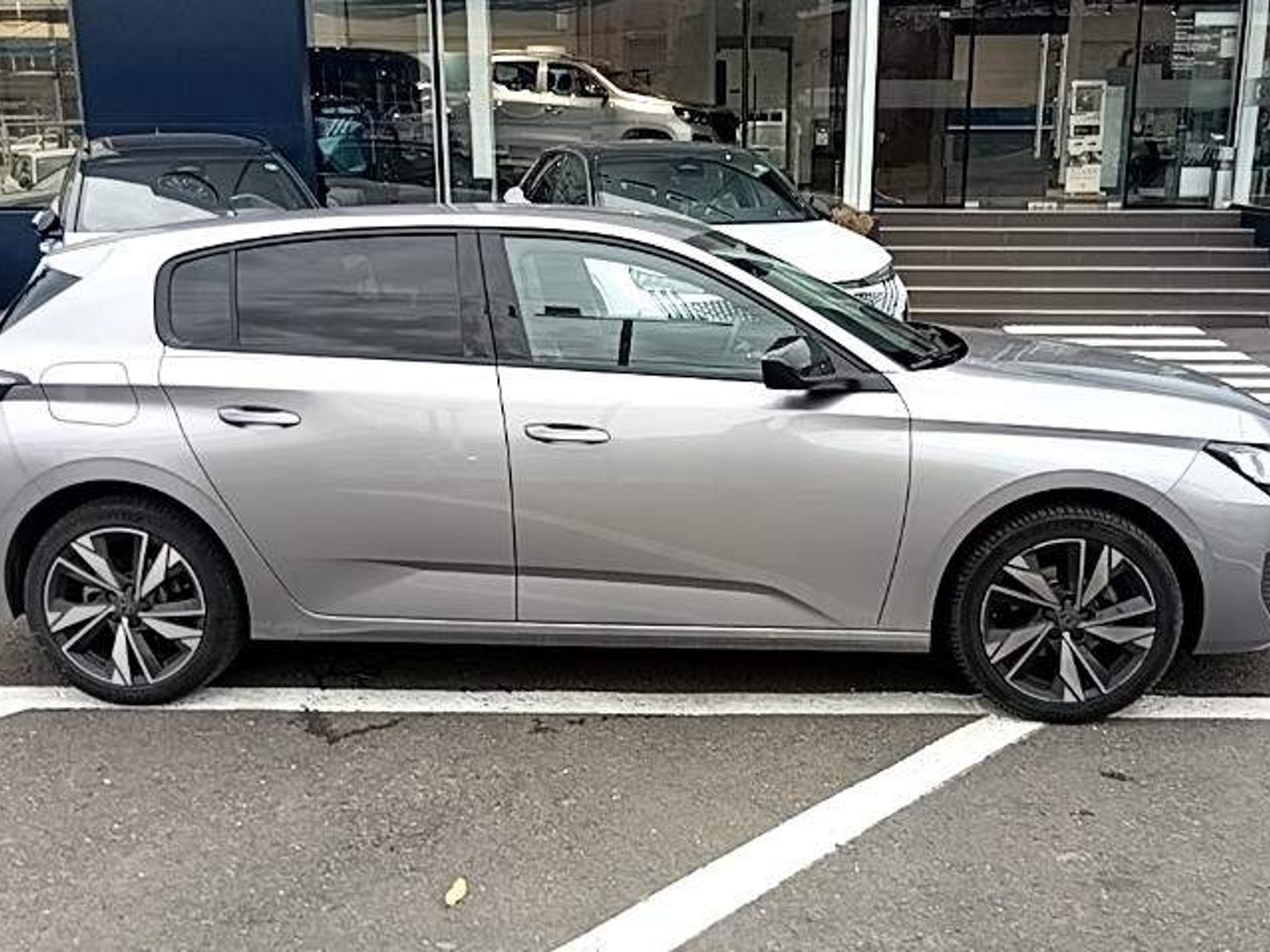 Peugeot 308 1.2 Allure Pack Puretech 130 4x2 Eat8 5p 2024 - Foto 2 de 4