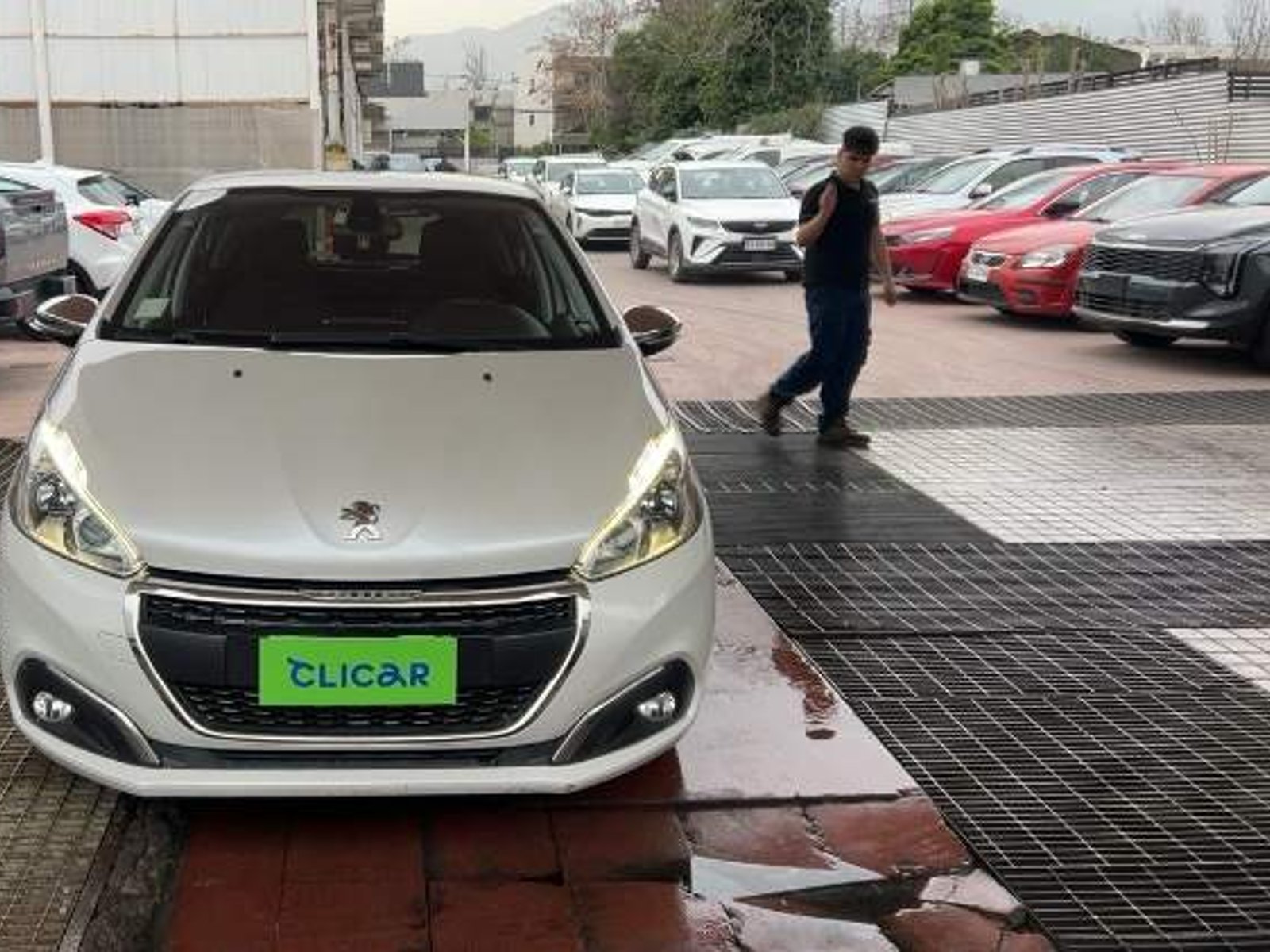 Peugeot 208 1.2 Signature Puretech 4x2 82 Mt5 5p 2020 - Foto 2 de 5