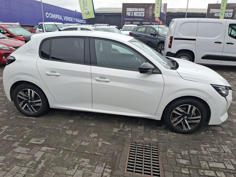 Peugeot 208 1.2 Puretech Allure Pack 130 4x2 Eat8 5p 2024 - Imagen 8 de 8
