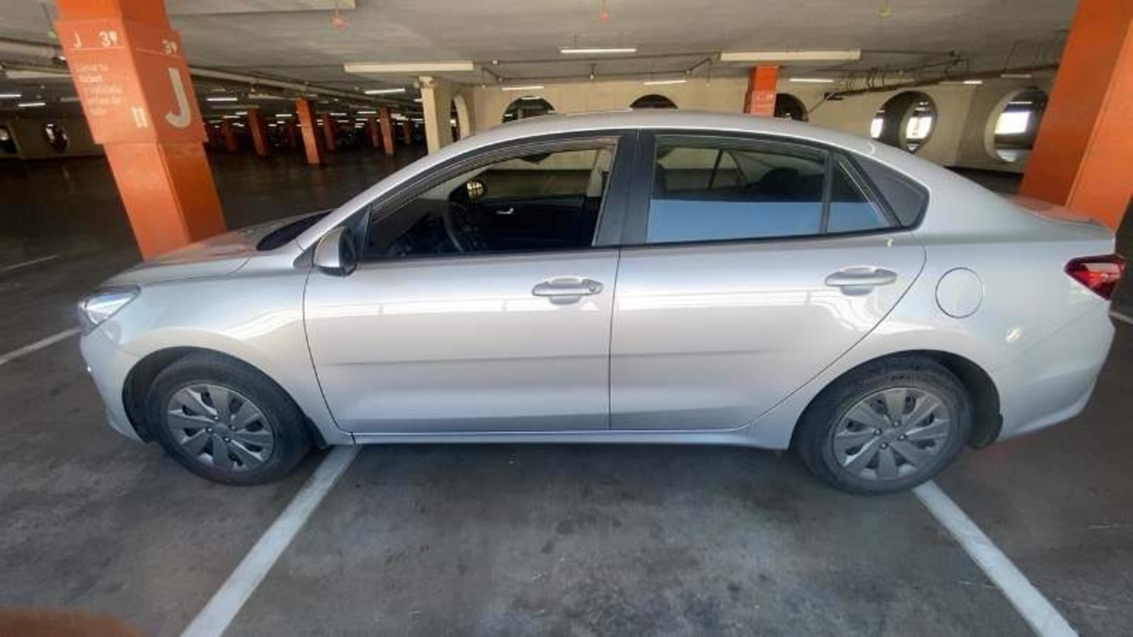 Kia Rio4 1.4 Lx 4x2 Ac Dab 6mt 4p 2021 - Imagen 8 de 8