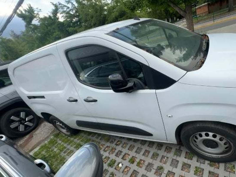 Peugeot Partner 1.6 L2 Hdi Diesel 90hp 4x2 Mt 5p 2023 - Imagen 3 de 5