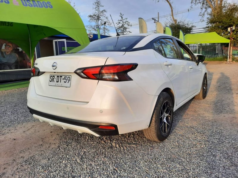 Nissan Versa 1.6 Sense 4x2 Mt 4p 2023 - Imagen 4 de 5