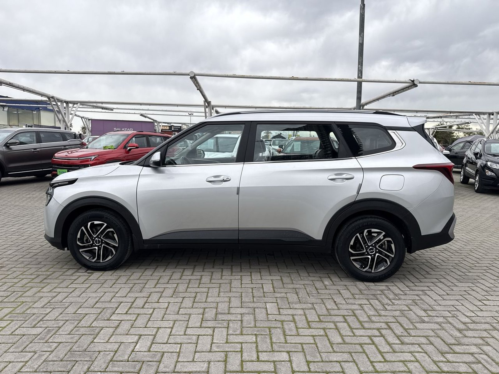 Kia Carens 1.4l Ex Turbo-gdi Full 4x2 7dct At 5p 2023 - Foto 4 de 8