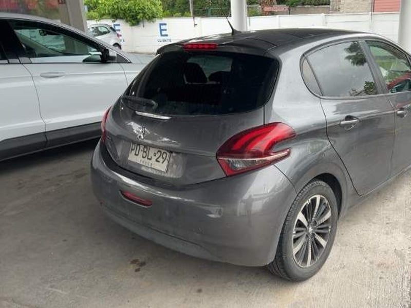 Peugeot 208 1.5 Signature+ Bluehdi Diesel 4x2 100 Mt5 5p 2020 - Imagen 4 de 5