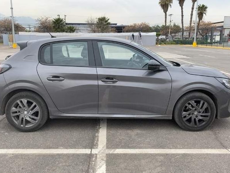 Peugeot 208 1.2 Puretech Active Pack 4x2 100 Eat8 5p 2022 - Imagen 3 de 5
