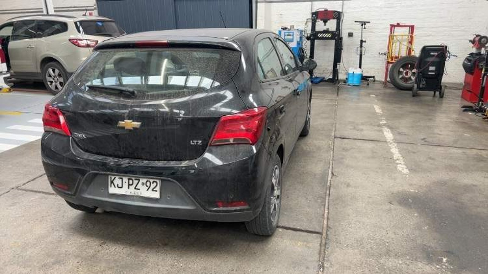 Chevrolet Onix 1.4 Ltz 4x2 Mt 5p 2018 - Foto 4 de 8