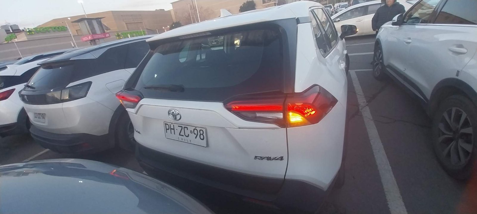 Toyota Rav 4 2.0 Le 4x2 Mt 5p 2021 - Imagen 4 de 4