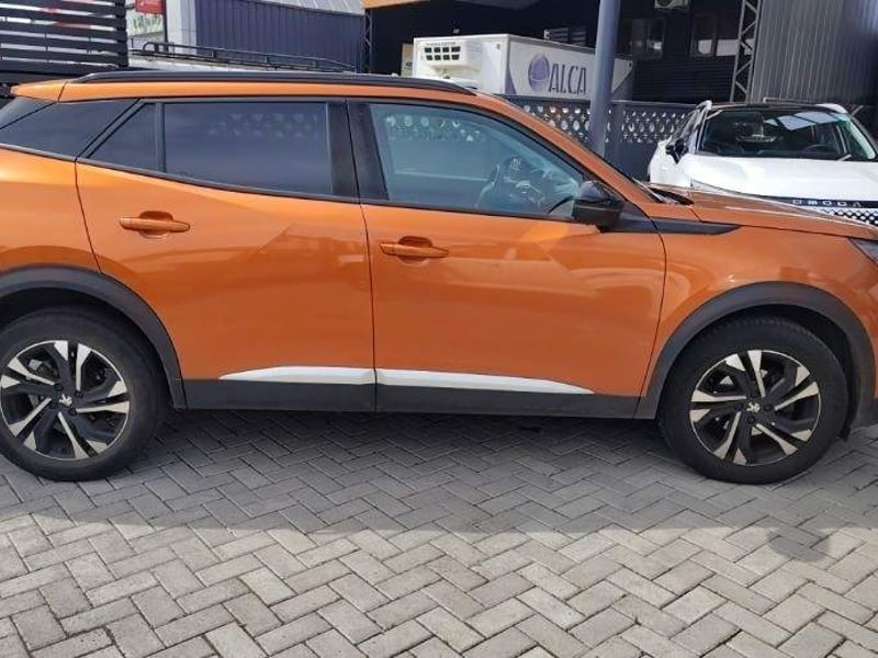 Peugeot 2008 1.2 Active Puretech 130 4x2 Mt 5p 2022 - Imagen 3 de 5