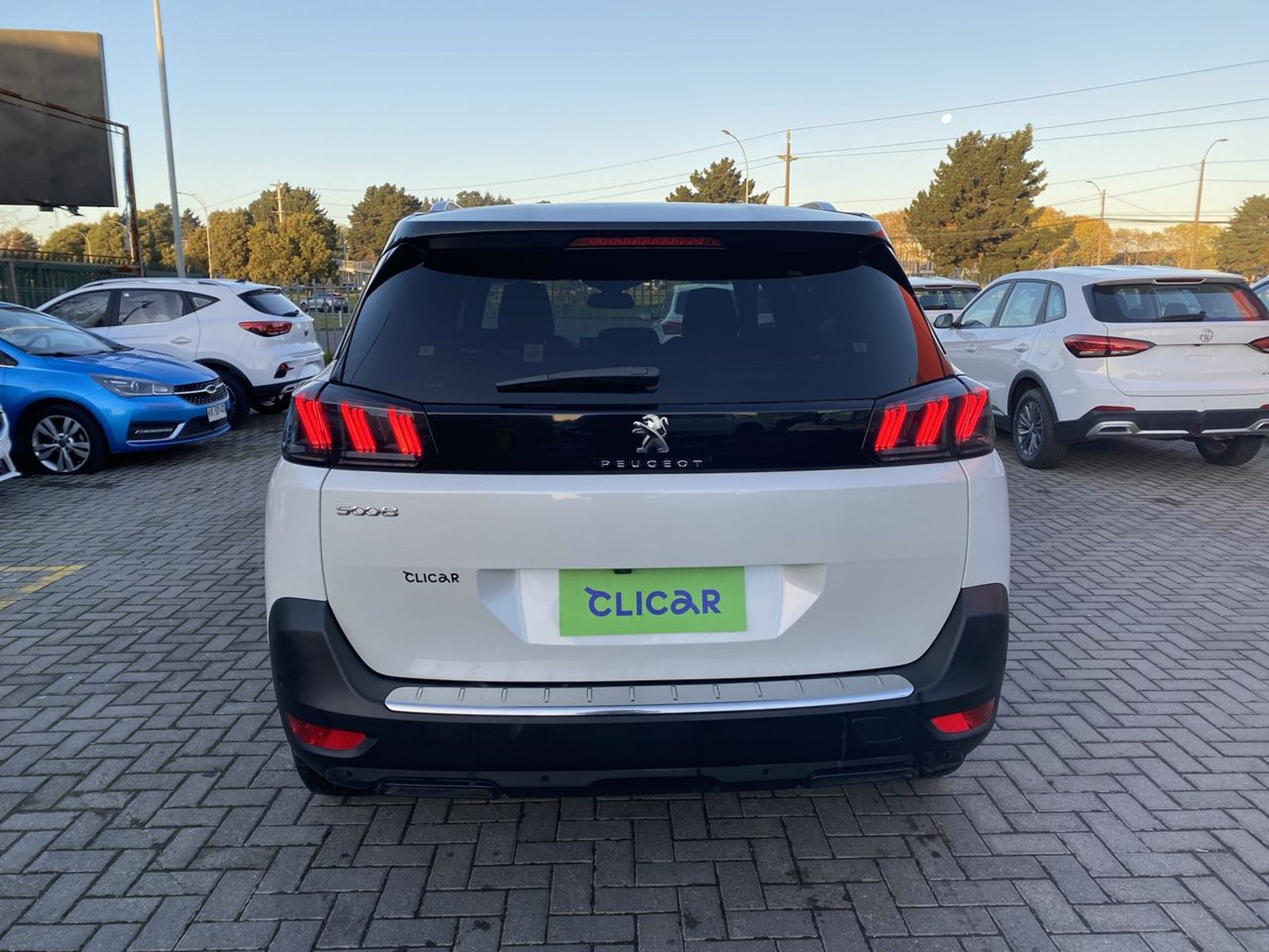 Peugeot 5008 1.5 Allure Pack Bluehdi 130 4x2 Eat8 5p 2024 - Imagen 6 de 8