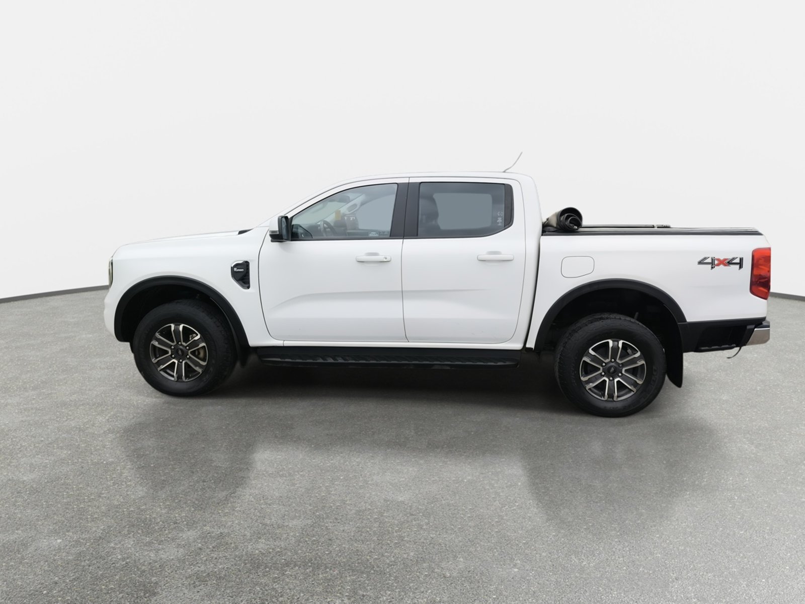 Ford Ranger 2.0 Xlt Diesel 4x4 Dob. Cab. At 4p 2024 - Foto 4 de 8