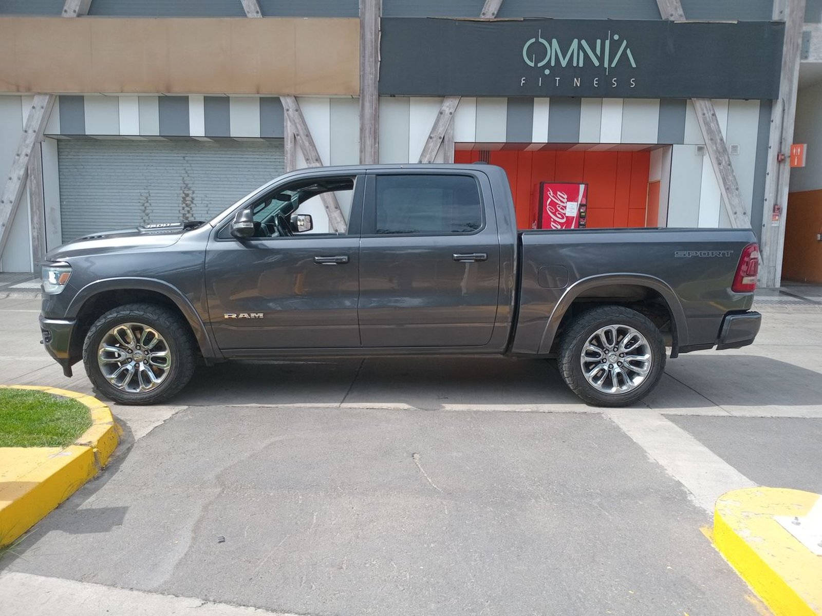 Ram 1500 5.7 Laramie Sport At 4p 2022 - Foto 4 de 8