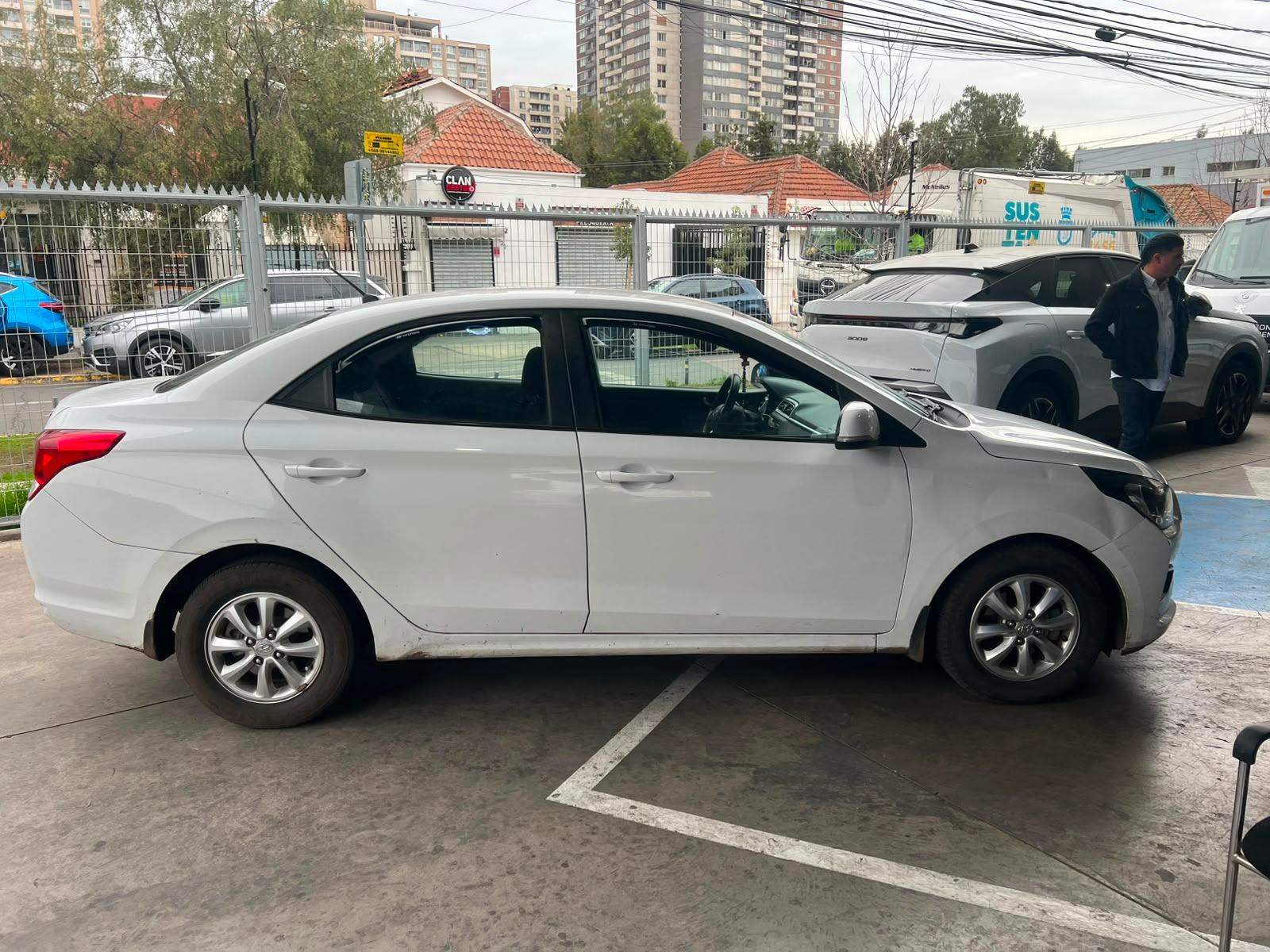 Hyundai Verna 1.4 Cb Plus 4x2 Mt5 4p 2021 - Foto 2 de 4
