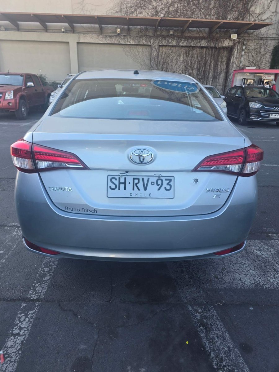 Toyota Yaris 1.5 E 4x2 Sdn Mt 4p 2023 - Foto 5 de 8