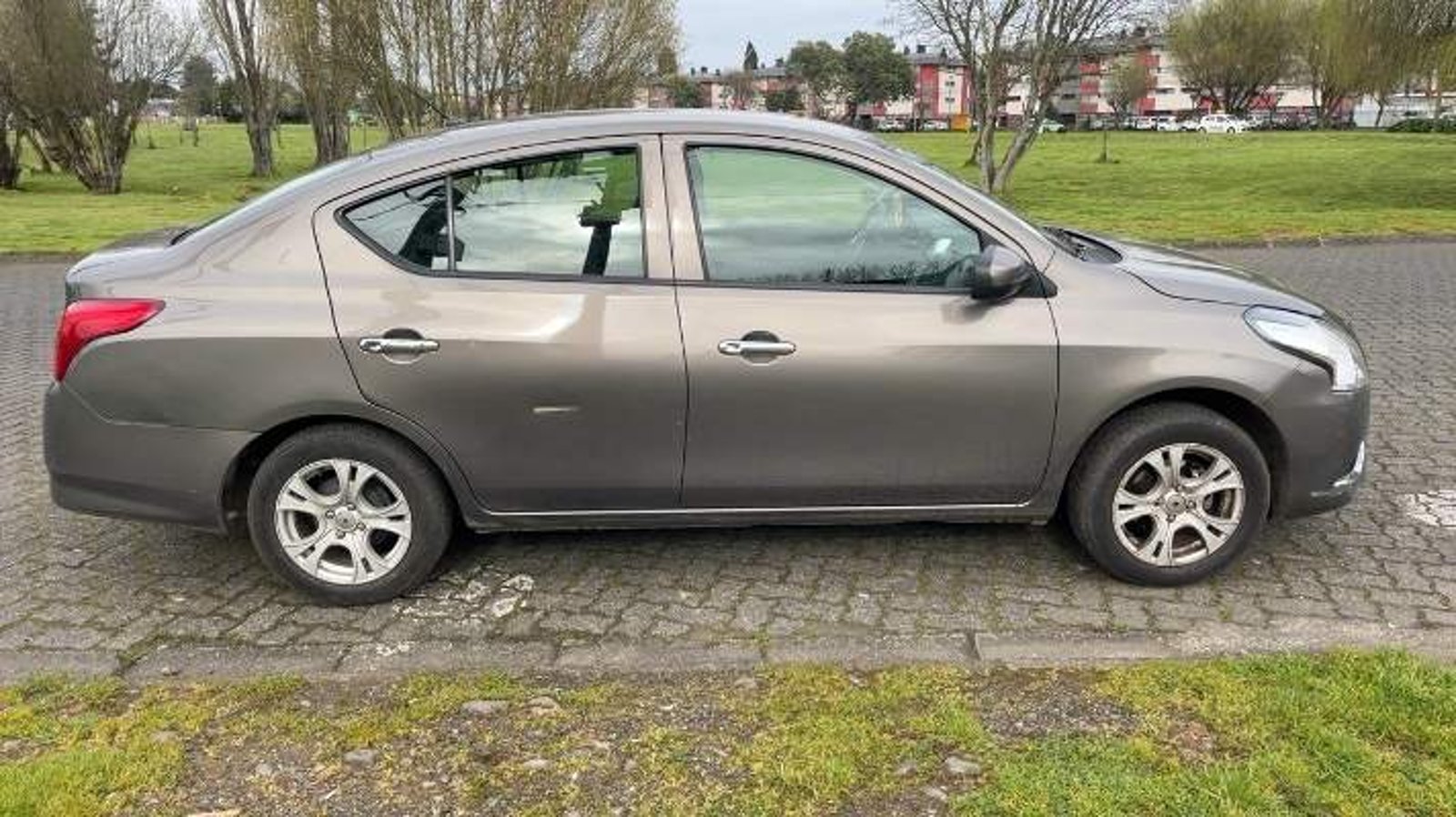 Nissan Versa 1.6 Sense 4x2 Mt 4p 2017 - Imagen 3 de 5