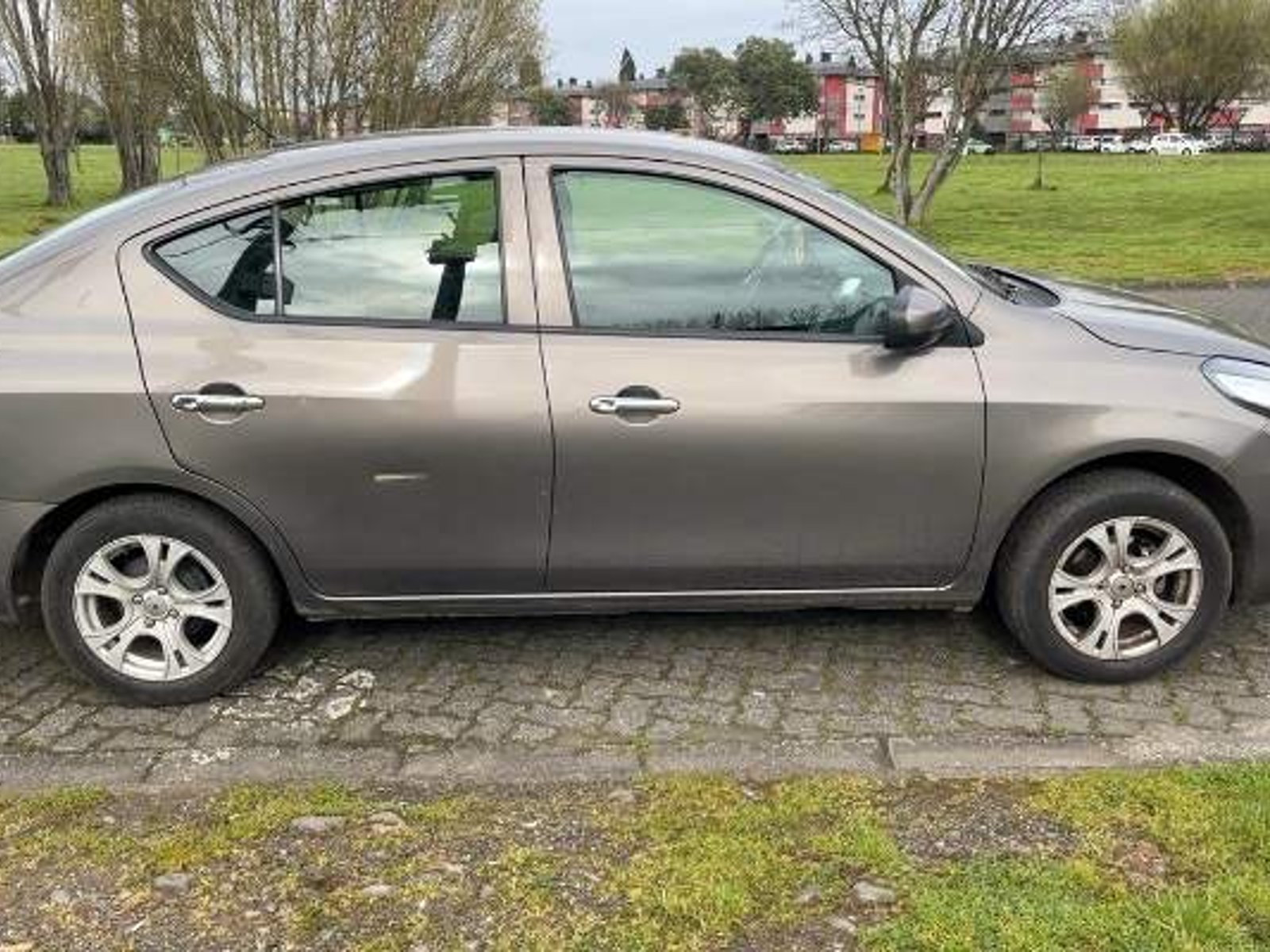 Nissan Versa 1.6 Sense 4x2 Mt 4p 2017 - Foto 3 de 5
