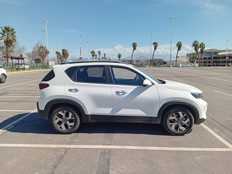 Kia Sonet 1.5 Ex Full 4x2 6mt 5p 2024 - Imagen 3 de 5