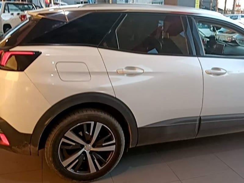 Peugeot 3008 1.5 Active Bluehdi 4x2 130 Eat8 5p 2020 - Imagen 3 de 5