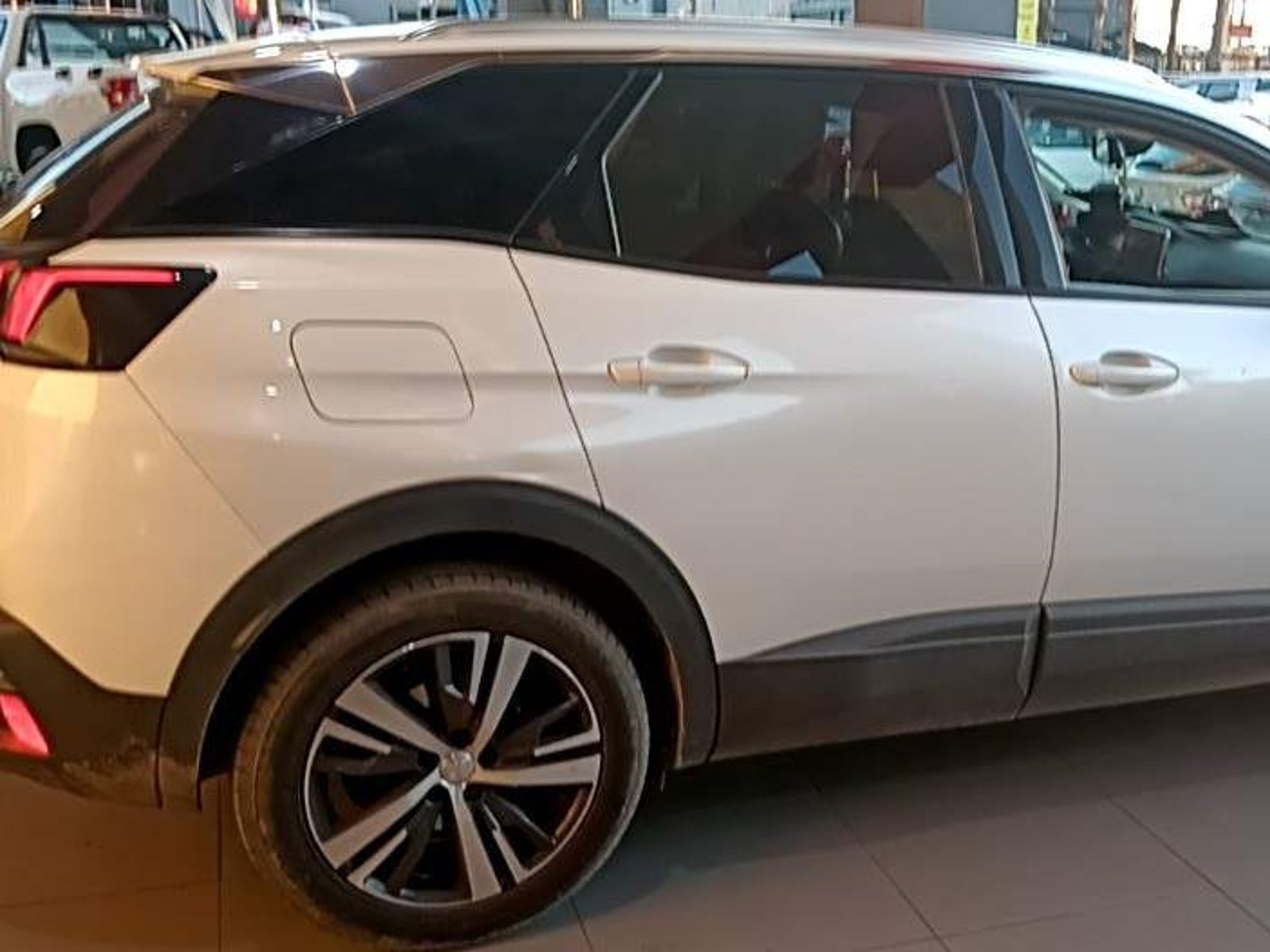 Peugeot 3008 1.5 Active Bluehdi 4x2 130 Eat8 5p 2020 - Foto 3 de 5