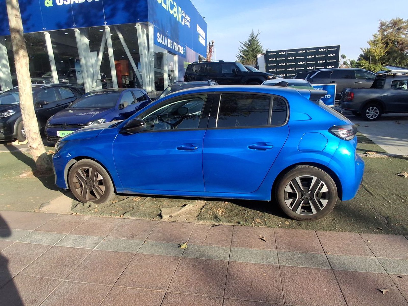 Peugeot 208 1.2 Mca Allure Mhev 136 4x2 Edct6 At 5p 2025 - Foto 4 de 8