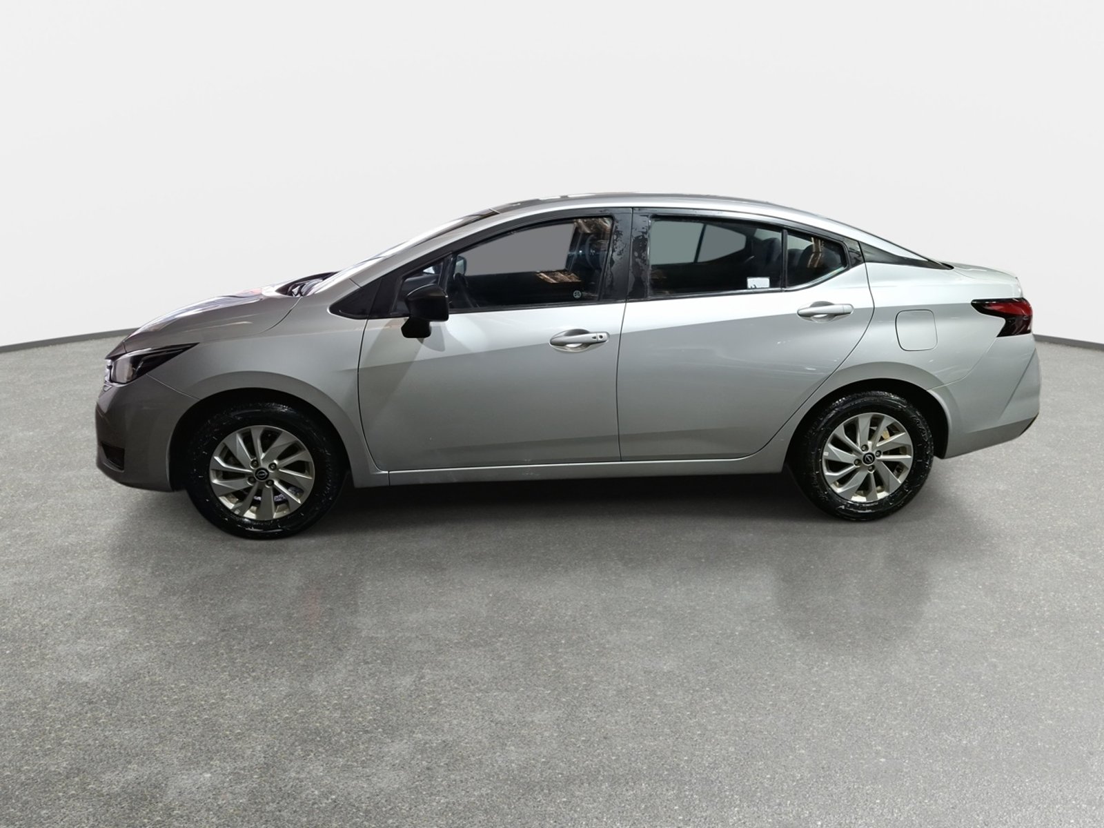 Nissan Versa 1.6 Sense 4x2 Mt 4p 2024 - Foto 4 de 8