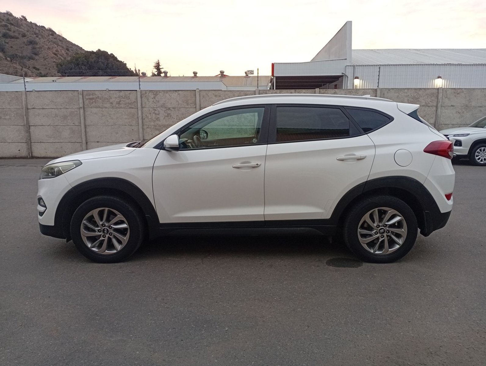 Hyundai Tucson 2.0 Gl Advance Nav 4x2 6at 5p 2017 - Imagen 4 de 8