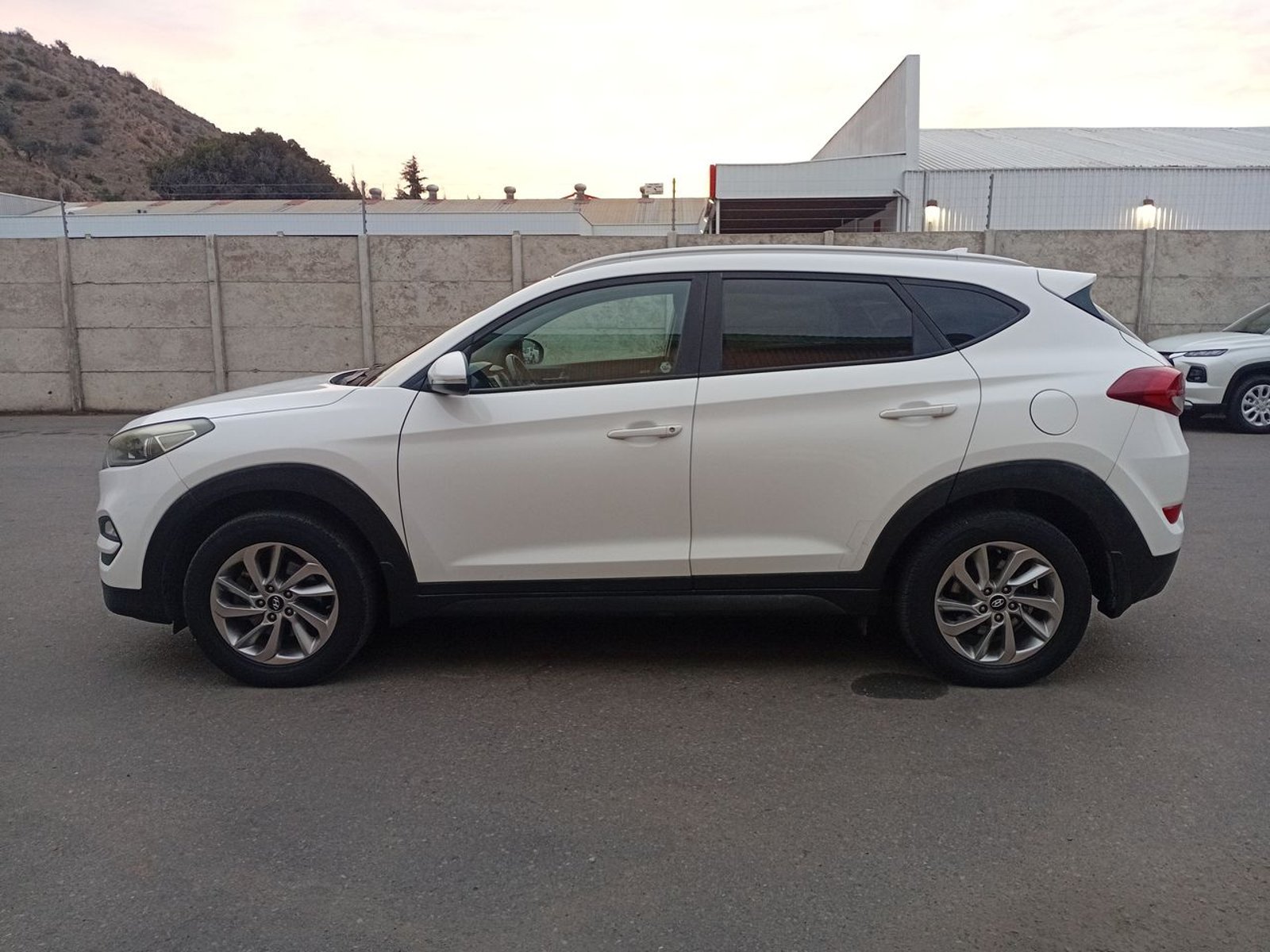 Hyundai Tucson 2.0 Gl Advance Nav 4x2 6at 5p 2017 - Foto 4 de 8