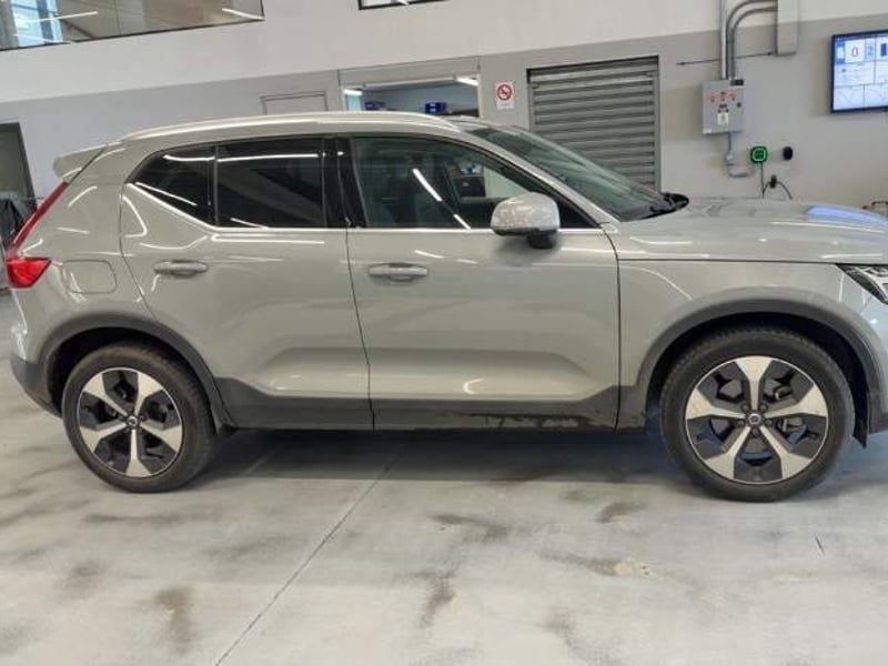 Volvo Xc40 2.0 B4 Ultimate Hibrido Fwd At 5p 2024 - Imagen 3 de 5