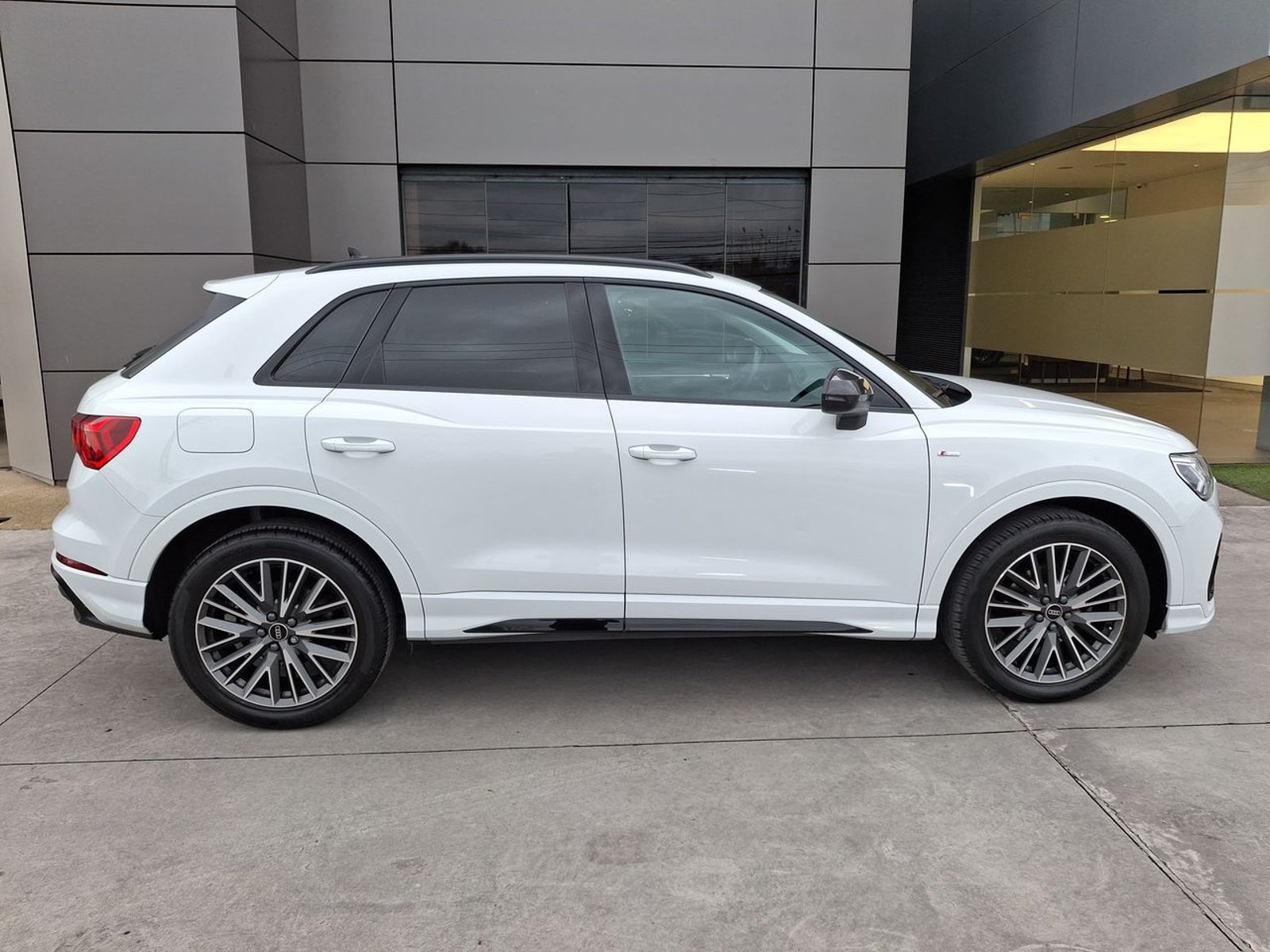 Audi Q3 1.4 35 Tfsi Sport Dark Edition 4x2 S-tronic At 5p 2024 - Imagen 8 de 8