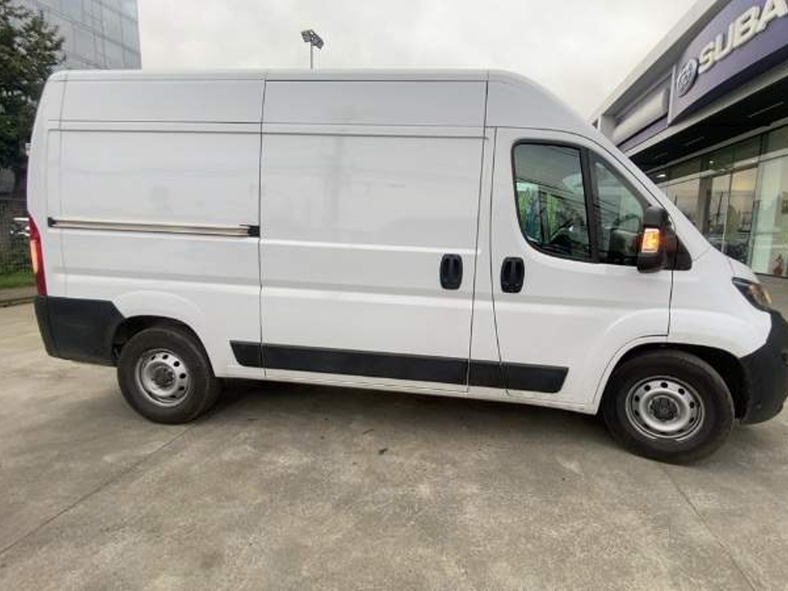 Peugeot Boxer 2.2 Hdi 165hp L2h2 Diesel 4x2 Mt 4p 2025 - Foto 2 de 4