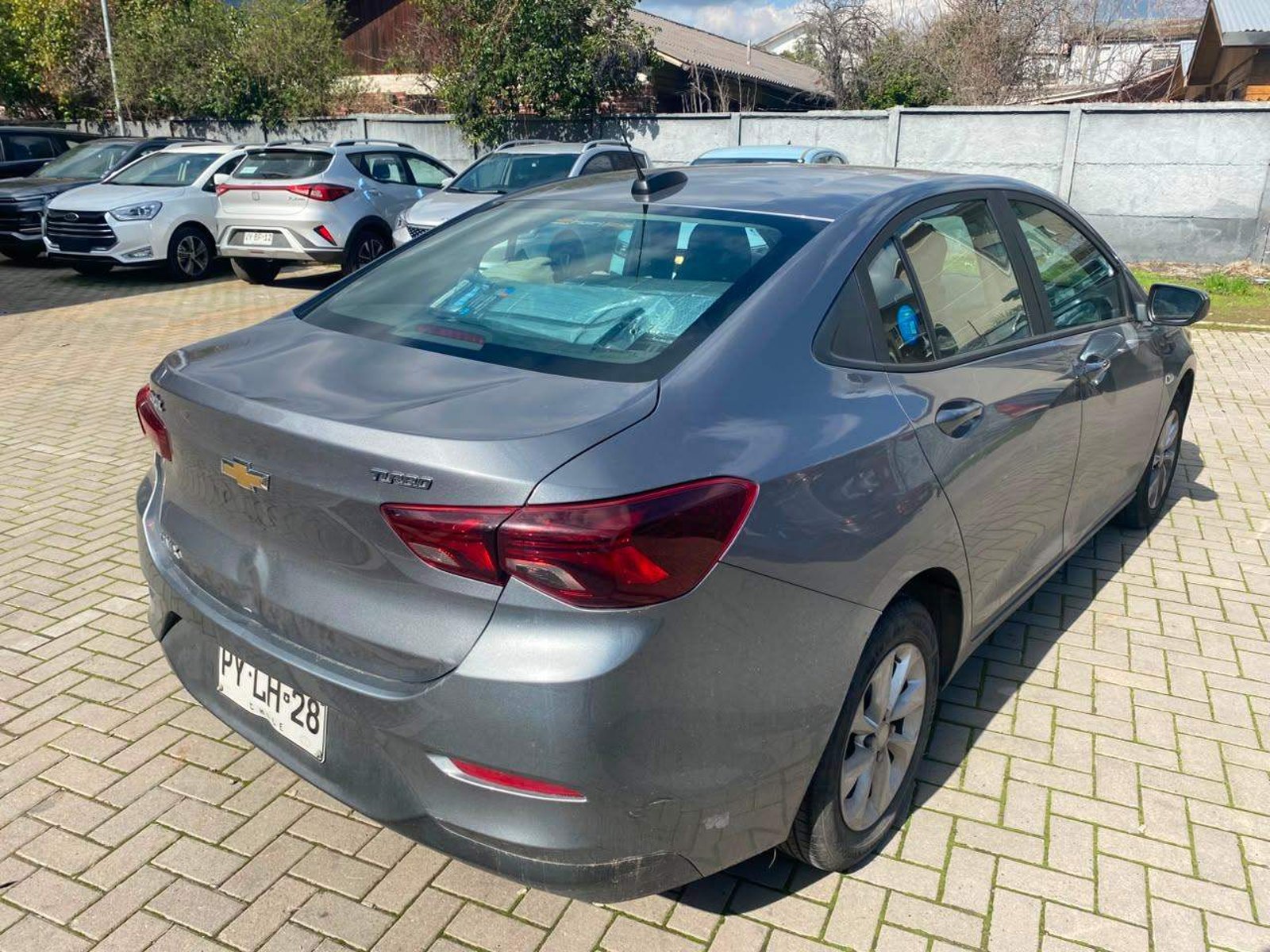Chevrolet Onix 1.0t Lt 4x2 Sedan Mt 4p 2021 - Imagen 3 de 4